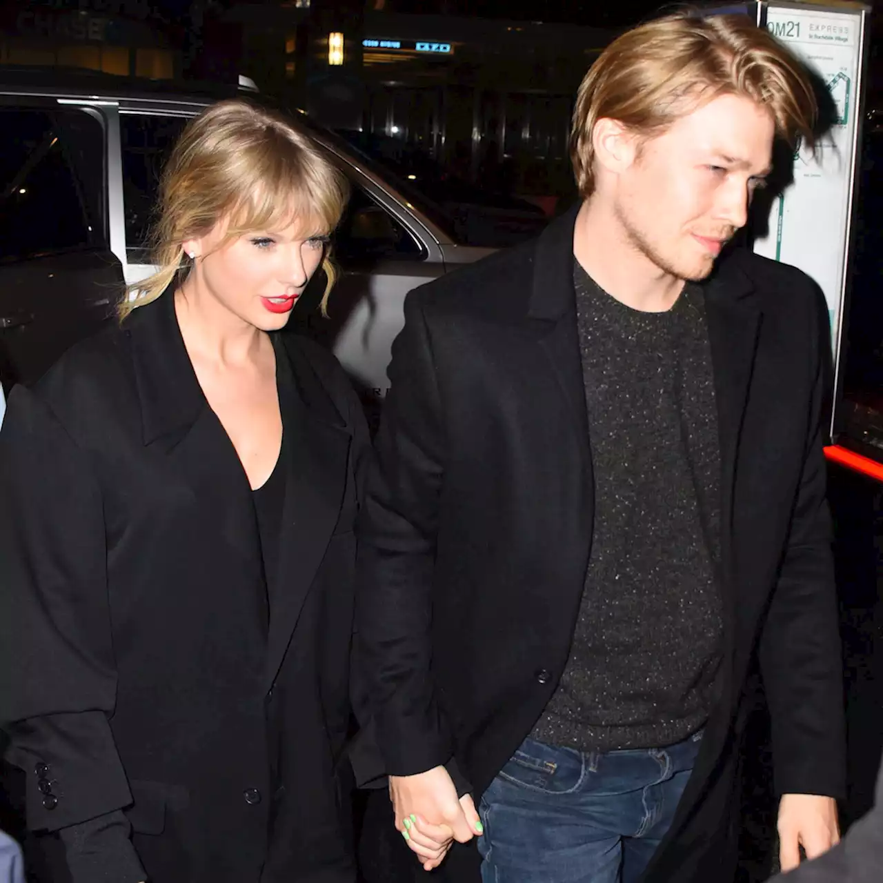 Taylor Swift's Boyfriend Joe Alwyn Bundles Up for Rare New York Outing - E! Online