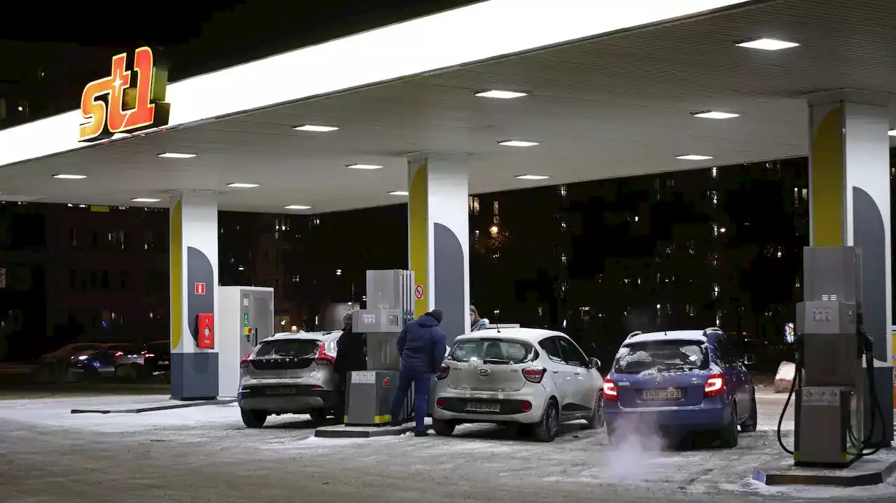 Efter flera sänkningar – nu höjs bensinpriset igen
