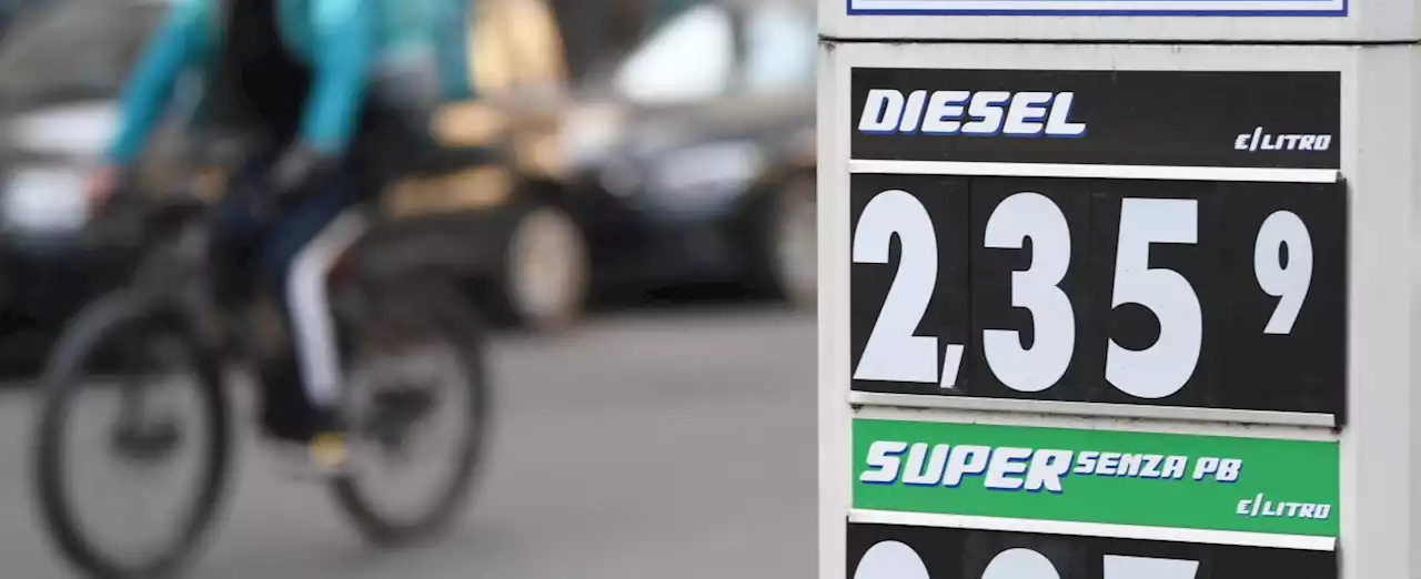 Il decreto fatica a prendere forma, verso taglio 15 cent sulla benzina per un mese