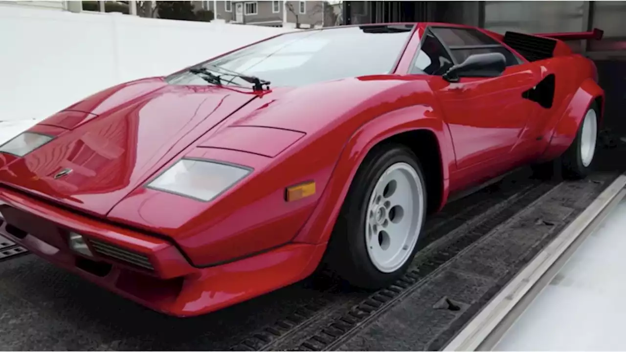 A Lamborghini Countach is restored to its former glory after 20 years of neglect