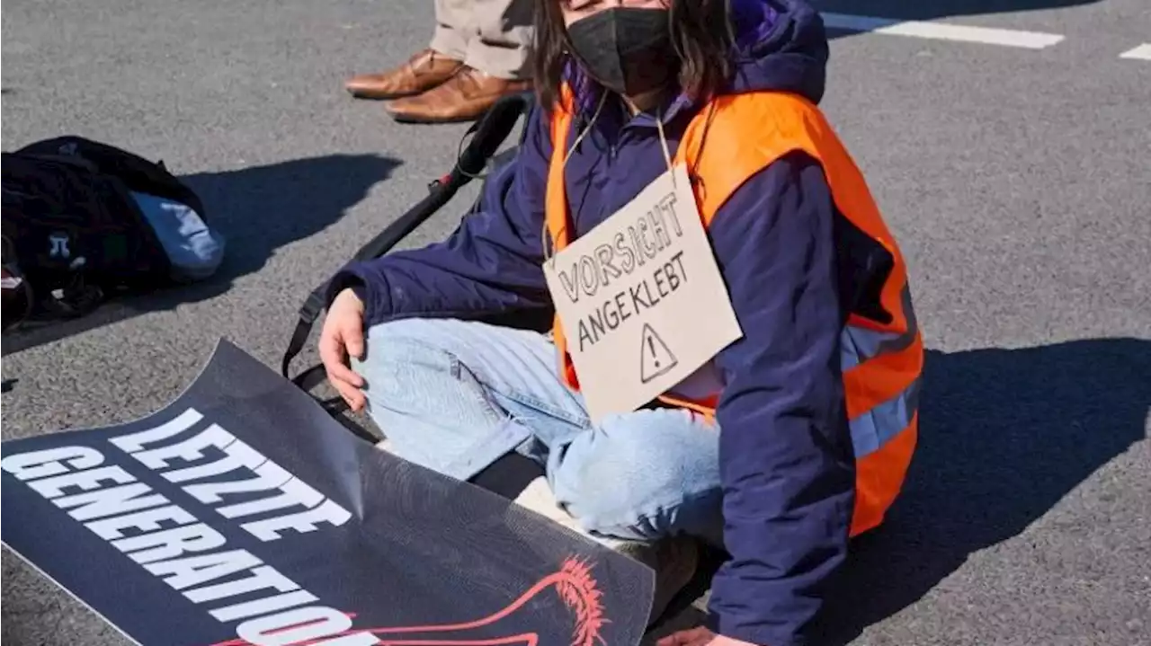 Demonstranten blockieren Straßen in Regierungsviertel