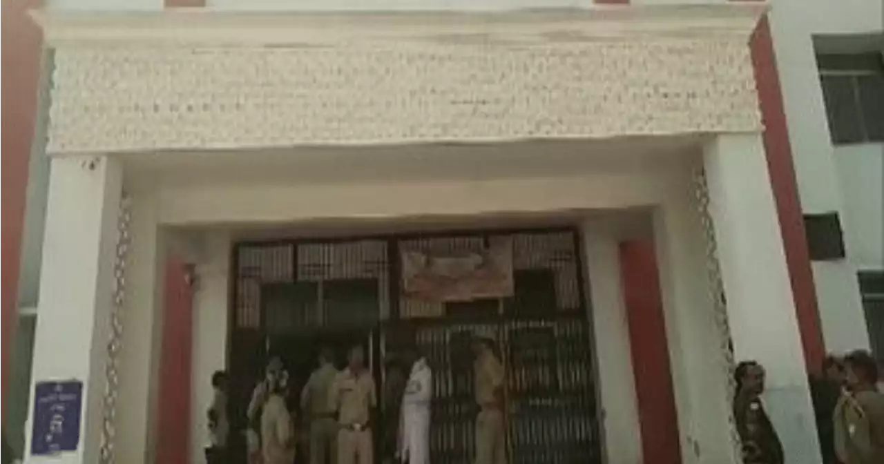 उत्तर प्रदेशः अमेठी में जबरन रंग लगाने को लेकर झड़प में 2 की मौत, 6 लोग घायल, इलाके में भारी पुलिस बल तैनात