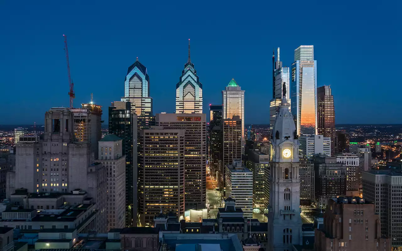 Here's What Staying in Daylight Saving Time Year-Round Would Be Like In Philly