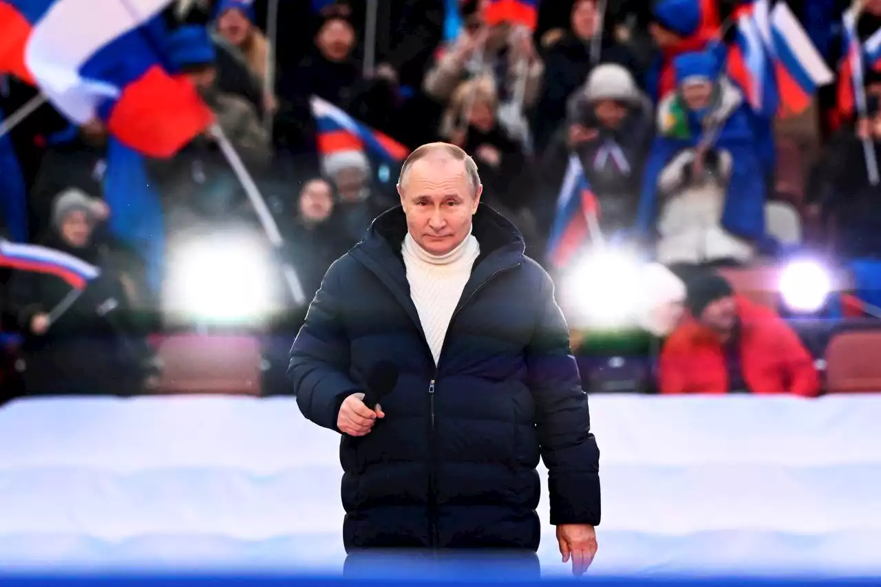 Putin paraphrases the Bible, praises troops during large rally