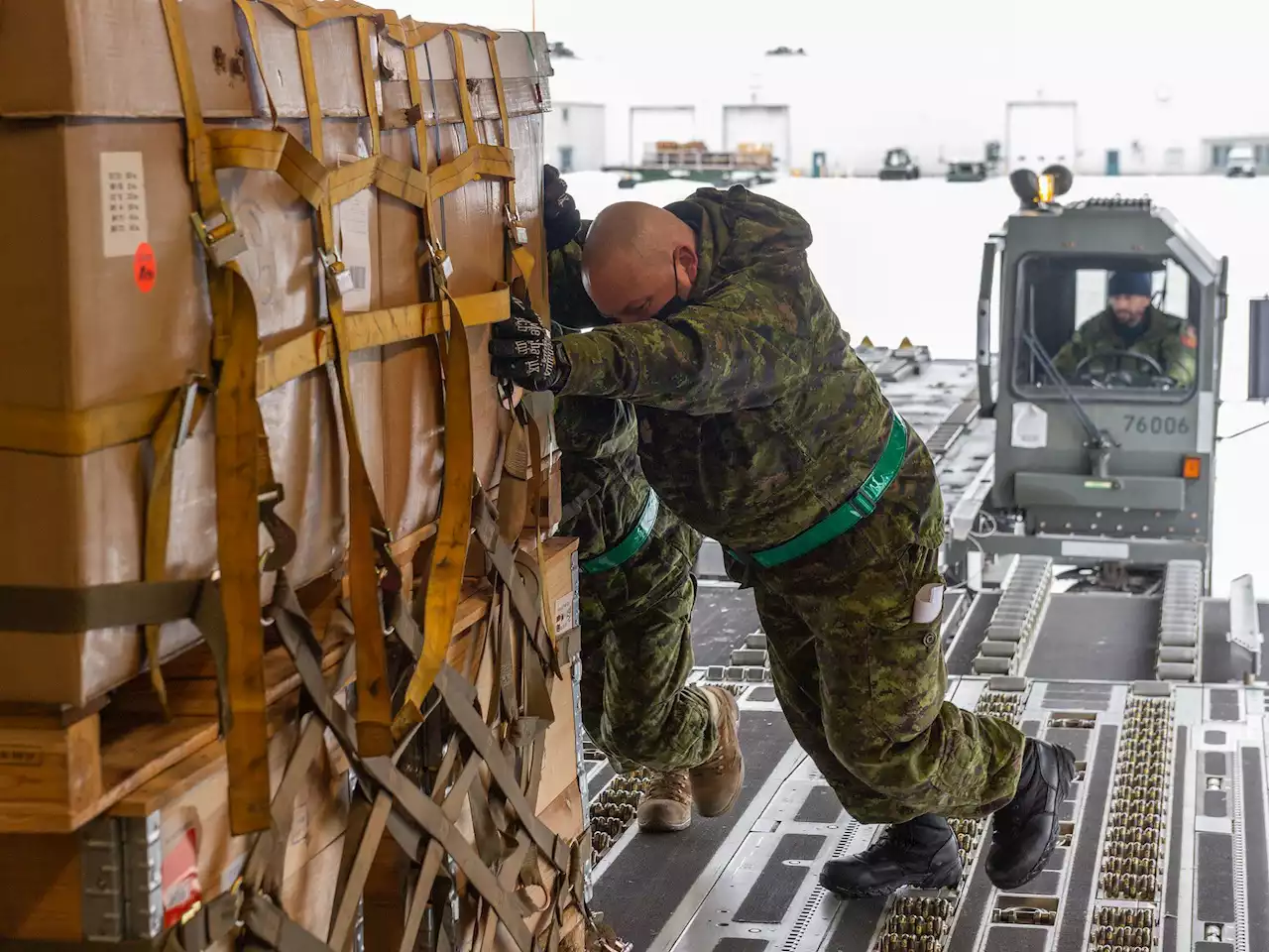 Backpacks, beans and 60s-era rocket launchers: The military gear Canada pledged for Ukraine