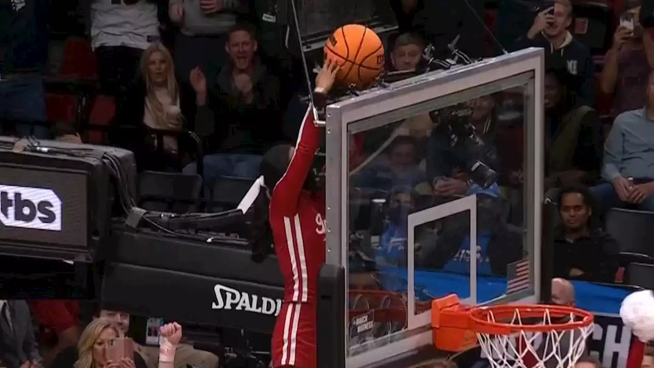 Indiana Cheerleader Saves Day At NCAA Tournament With Epic Ball Retrieval Stunt