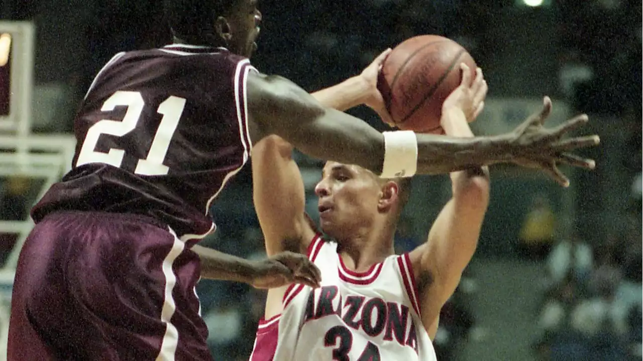 Photos: Arizona vs. Charleston in 1997 NCAA Tournament, 2nd round