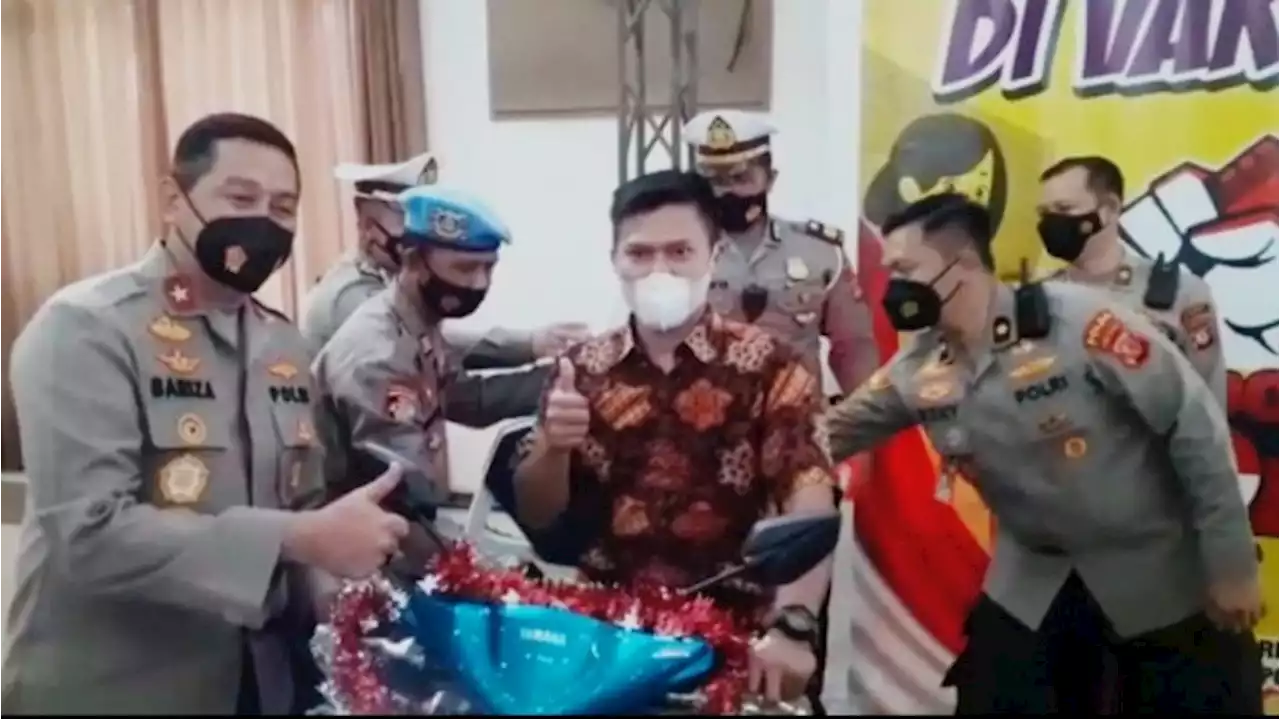 Vaksin Covid-19 Dua Warga Ciamis Dapat Hadiah Motor dan Sepeda.