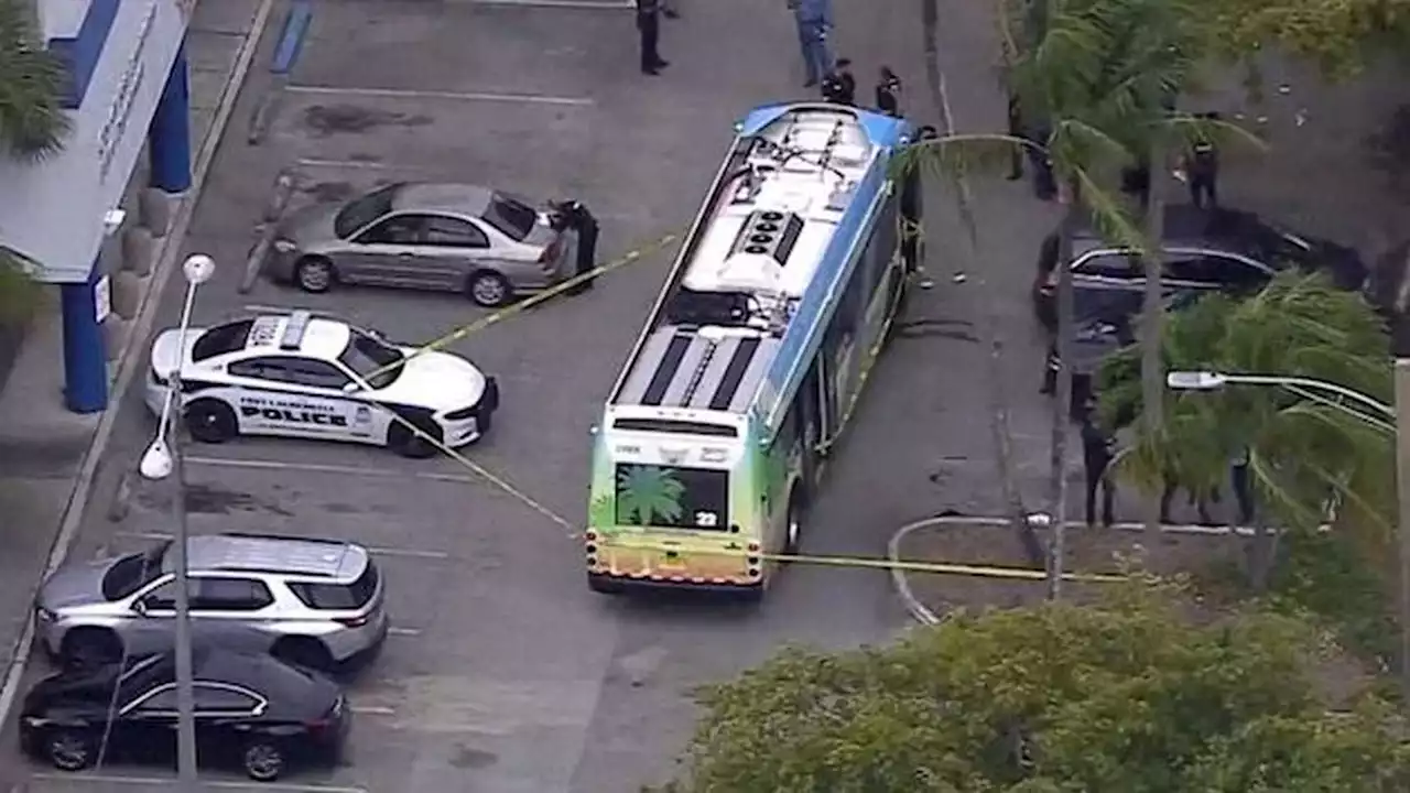 2 killed, 2 injured injured in shooting on Florida transit bus