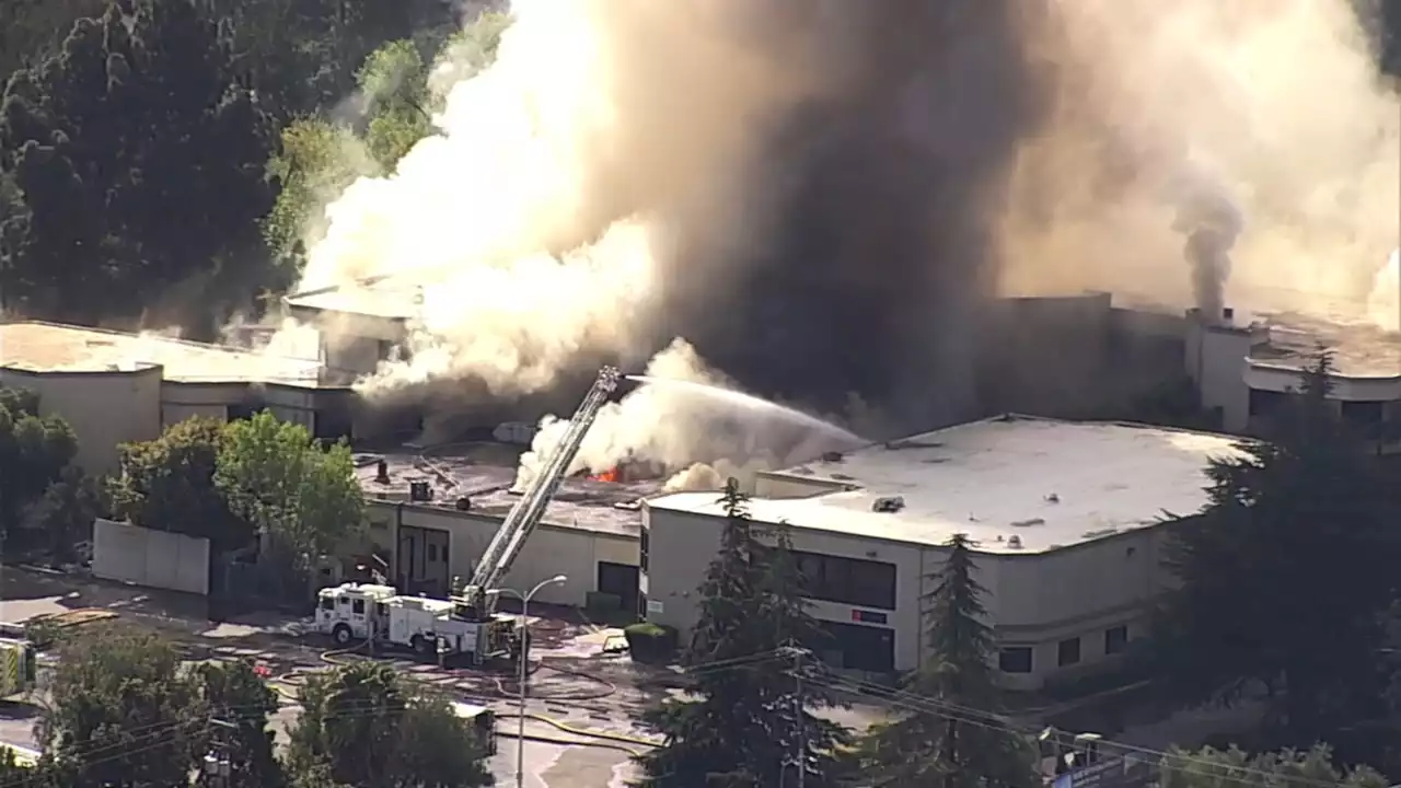 Santa Clara Co. firefighters battling 4-alarm fire at vacant building in Campbell