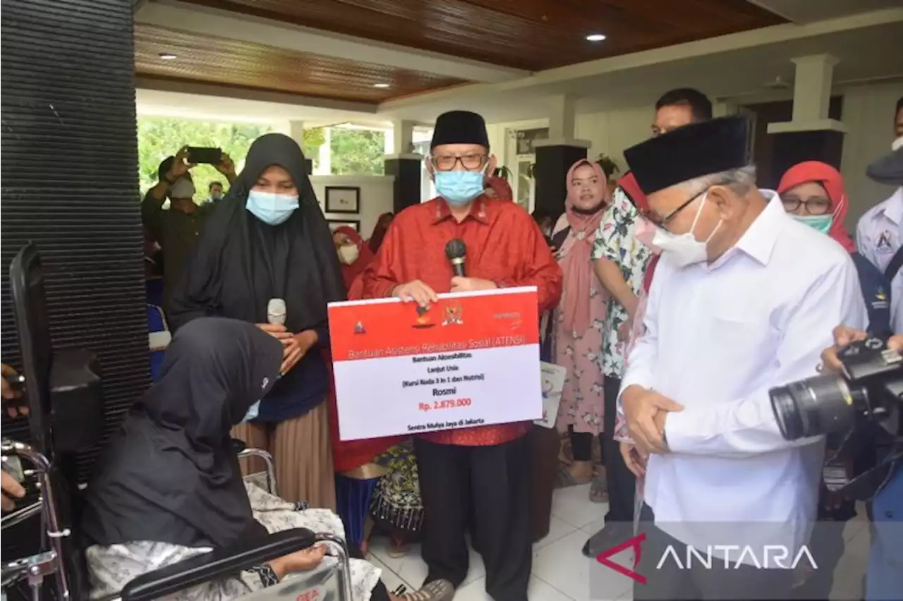 Kemensos salurkan bantuan Atensi di Sawahlunto untuk 50 orang penerima