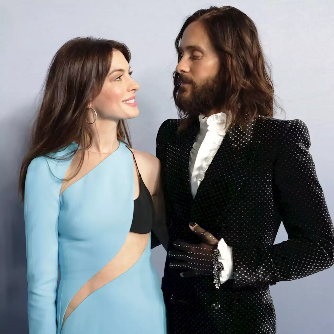 See Why Anne Hathaway Says She Didn't Meet The Real Version of Co-Star Jared Leto Until Recently - E! Online