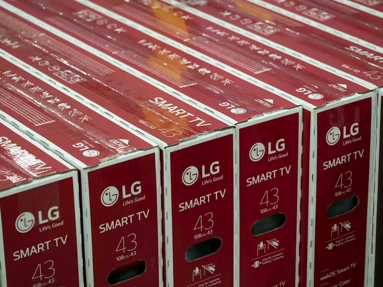 LG halts all shipments to Russia | Engadget