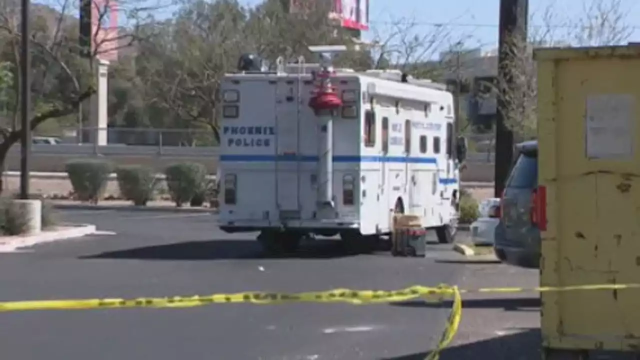 2 bodies found at Phoenix restaurant's parking lot