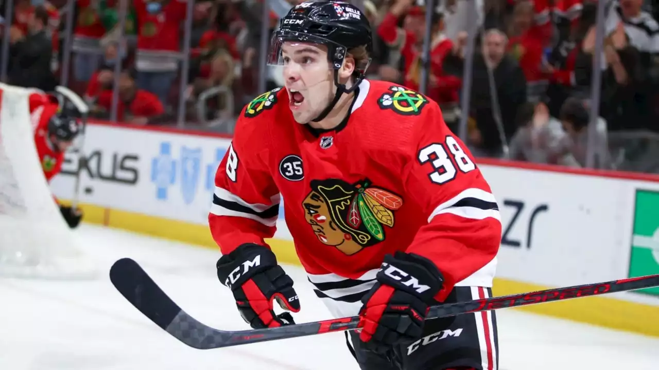 Blackhawks deal Hagel to Lightning for first round picks, pair of forwards