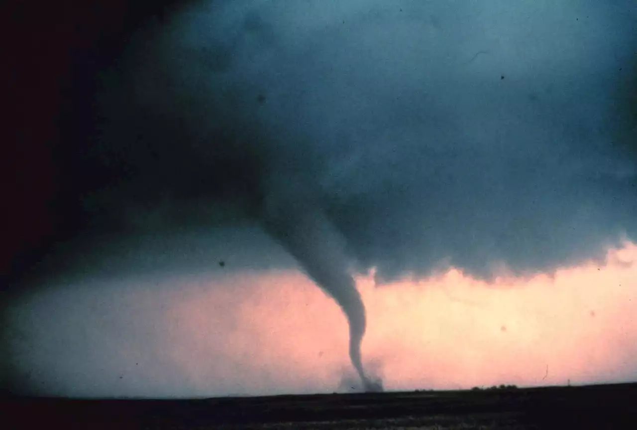 Possible tornado destroys mobile homes in south Alabama