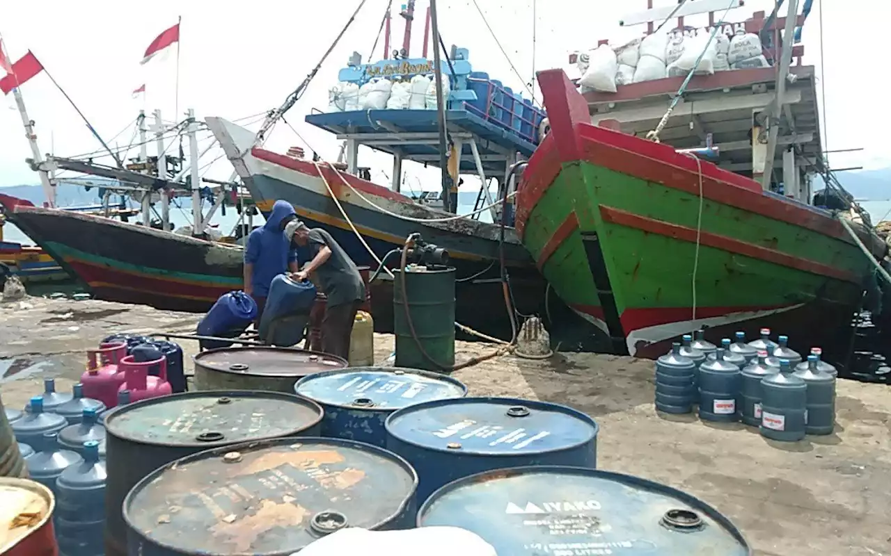 Solar Langka, Nelayan Pilih Berhenti Berlayar