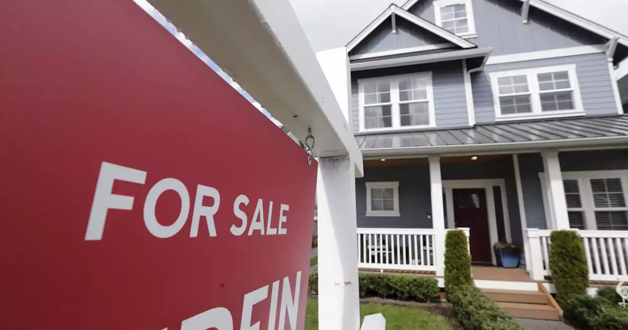 Mortgage rates soar, topping 4% for the first time since 2019