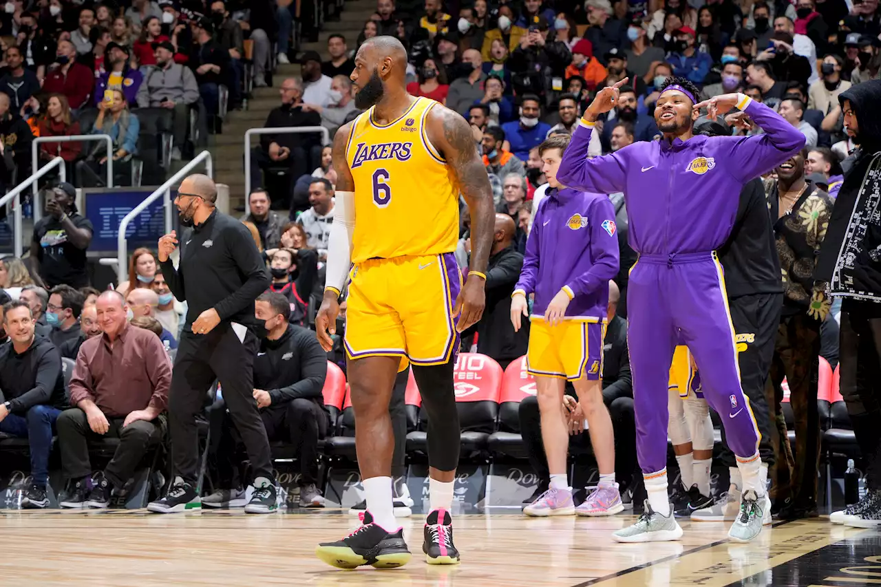 LeBron James Scores 36, Lakers Beat Raptors in OT, Snap 11-Game Road Losing Streak