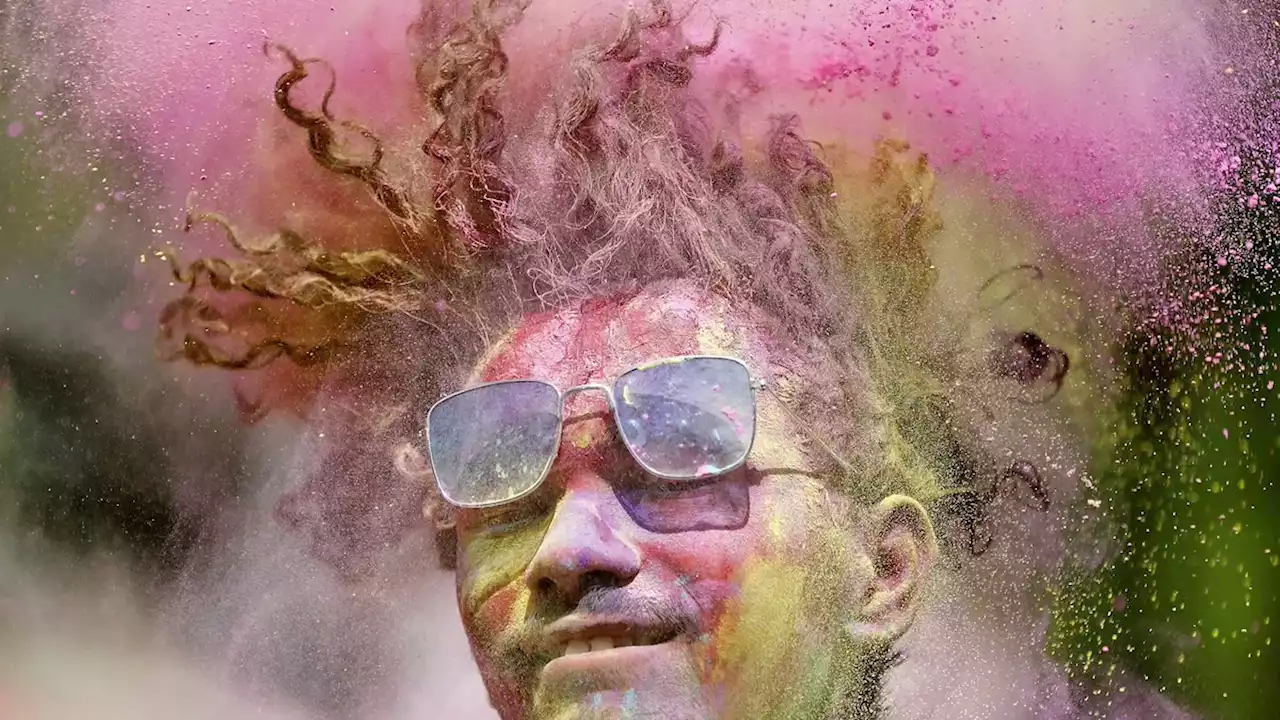 The colors of Holi | Pictures | Reuters