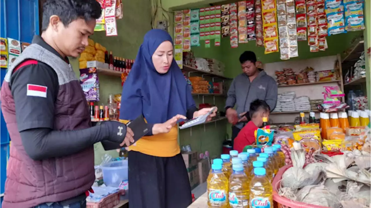 Minyak Goreng di Pasar Mamuju Masih Langka Harga Minyak Curah Naik