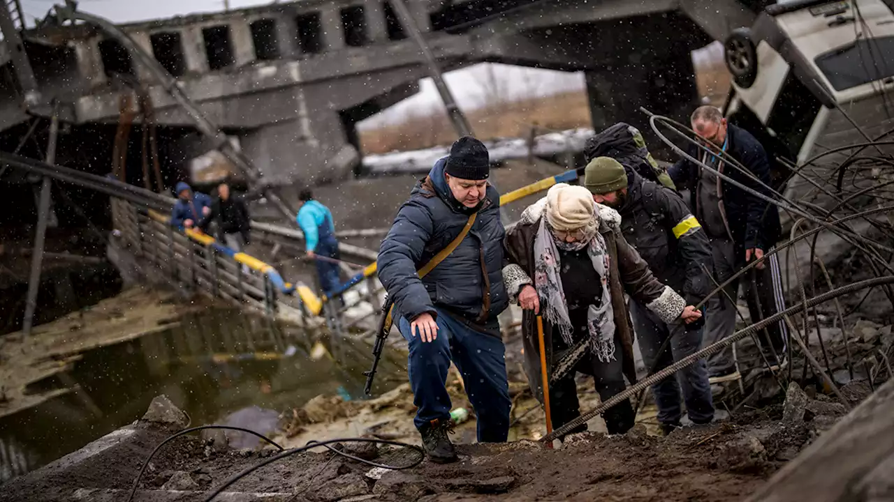 UN votes overwhelmingly to demand Russia withdraw from Ukraine as refugee crisis unfolds