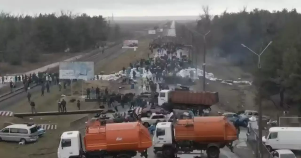 Ukrainians block road leading to nuclear power plant to prevent Russians from taking control