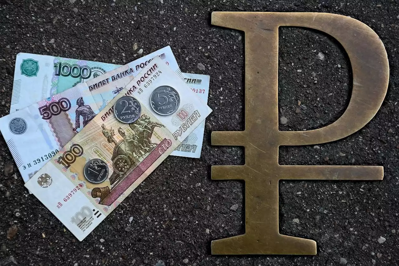Sanctions significantly increase chance of Russia int’l debt default, analysts warn