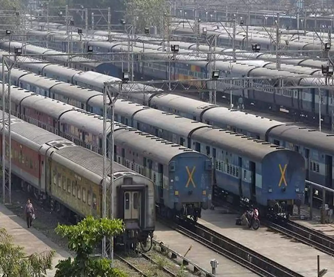 Train cancel List: यात्रीगण कृपया ध्‍यान दें-250 से ज्‍यादा ट्रेनें आज हैं पूरी तरह कैंसिल