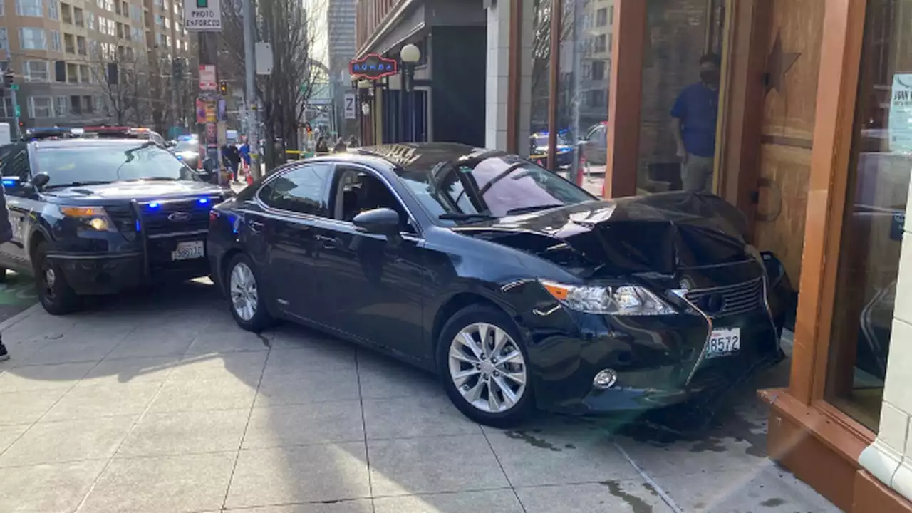 Man arrested after carjacking, crash in downtown Seattle