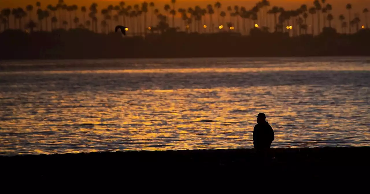 Long Beach closes beaches after sewage spill