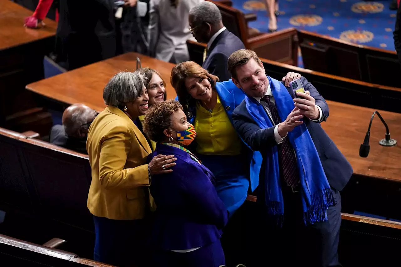 Lawmakers Wear Blue and Yellow at State of the Union in Support of Ukraine