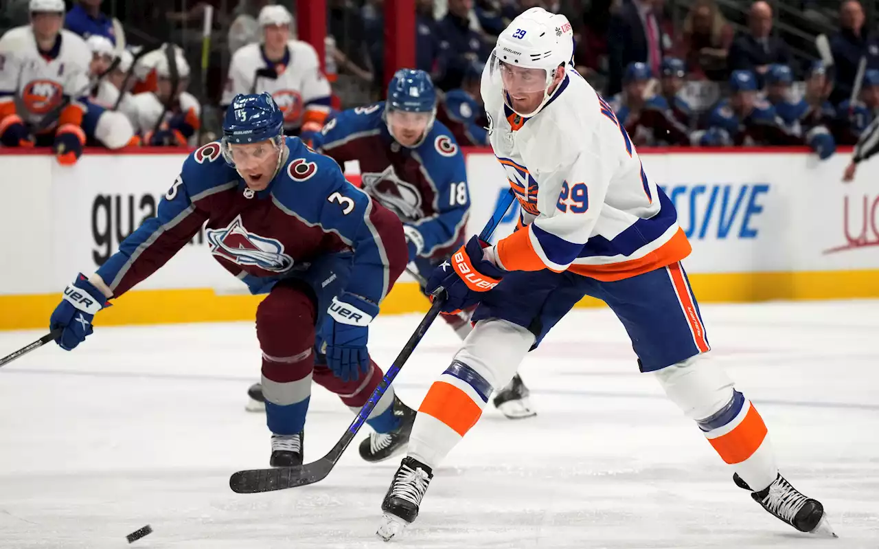 Islanders fall to Avalanche after go-ahead goal reversed