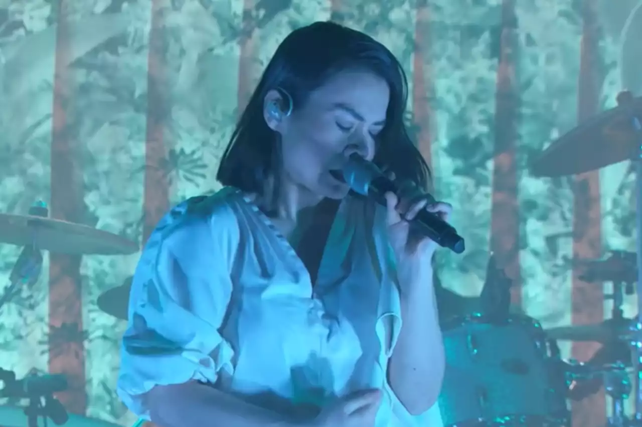 Mitski's 'Stay Soft' Performance on 'Kimmel' Is a Master Class in Theatrics