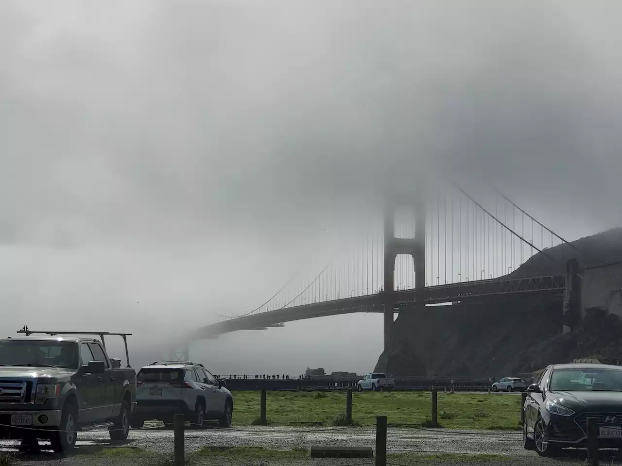 2,000-foot-deep layer of fog blankets Bay Area ahead of rain