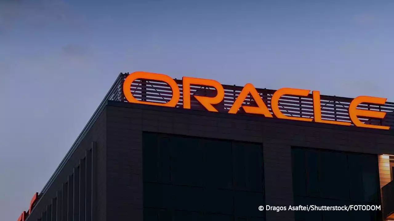 Oracle приостанавливает работу в России