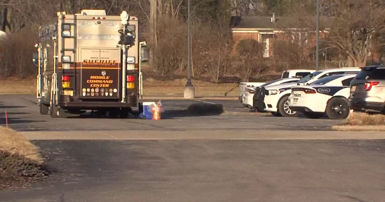 Man barricades himself inside Zionsville home after pointing gun