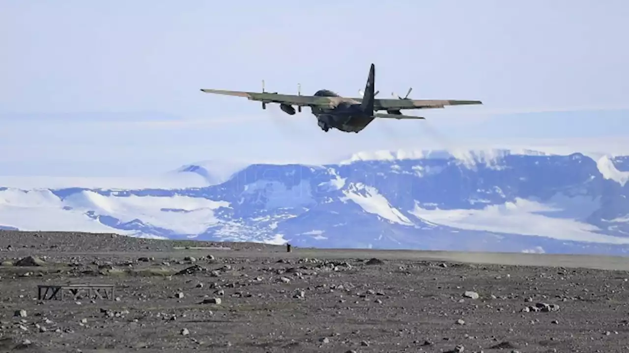 Al límite de lo posible, los Hércules C-130 sostienen el puente aéreo con la Antártida