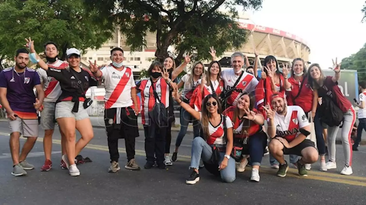 Los hinchas de River ya ingresaron al estadio para el Superclásico