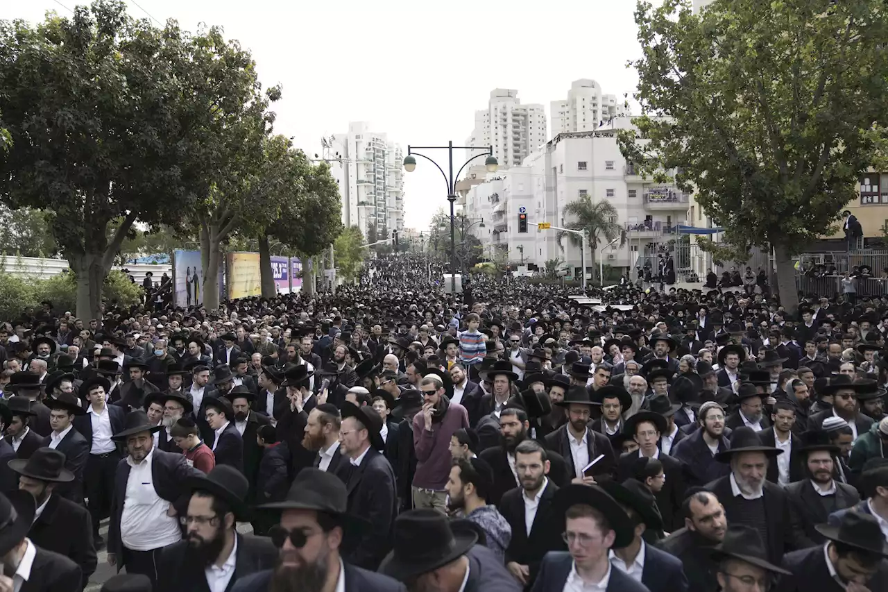 Hundreds of thousands attend funeral of major Israeli rabbi