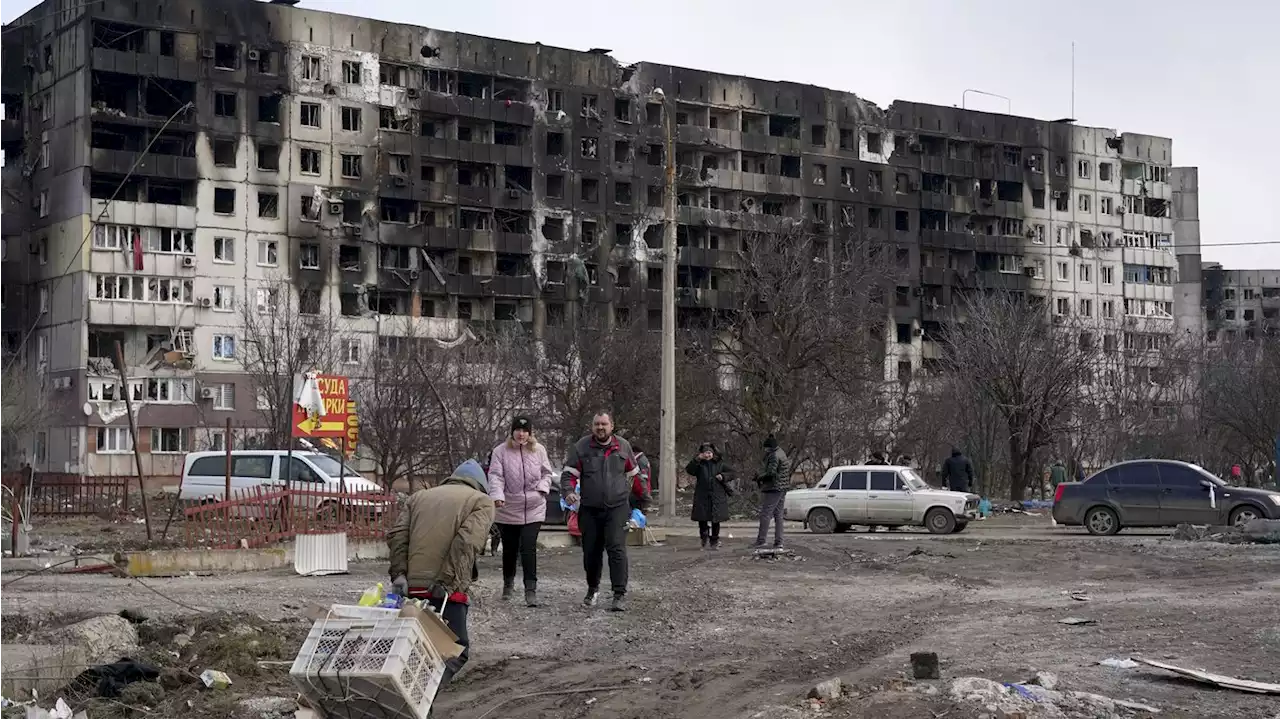 Russian forces bomb Mariupol art school sheltering 400 civilians, Ukrainian officials say