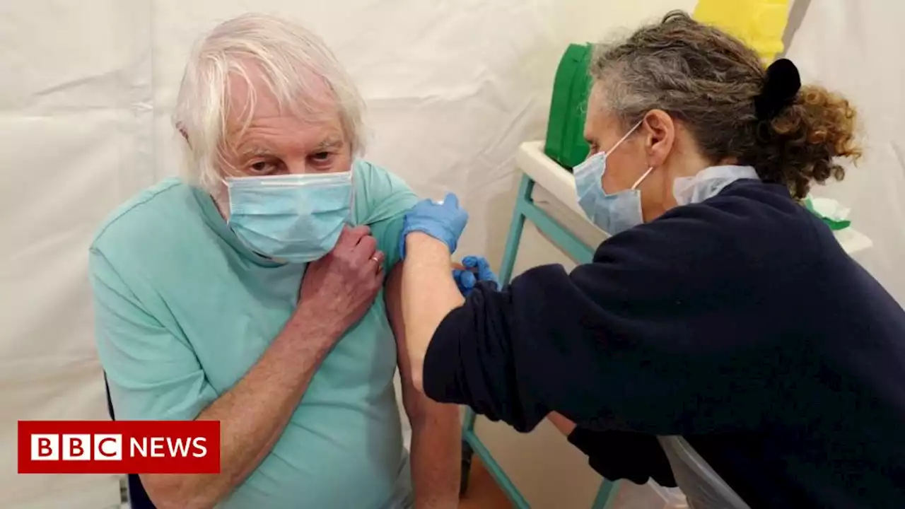 Coronavirus: Spring booster offered to elderly and vulnerable in England