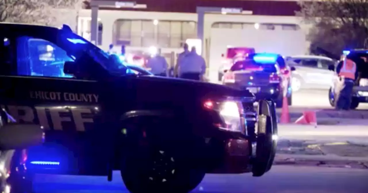 Shooting at Arkansas car show kills at least 1, wounds 24