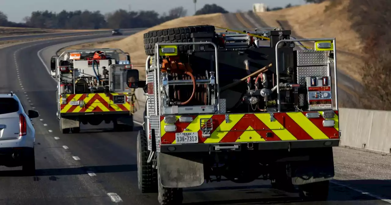 Firefighters gain ground on Texas wildfires Saturday