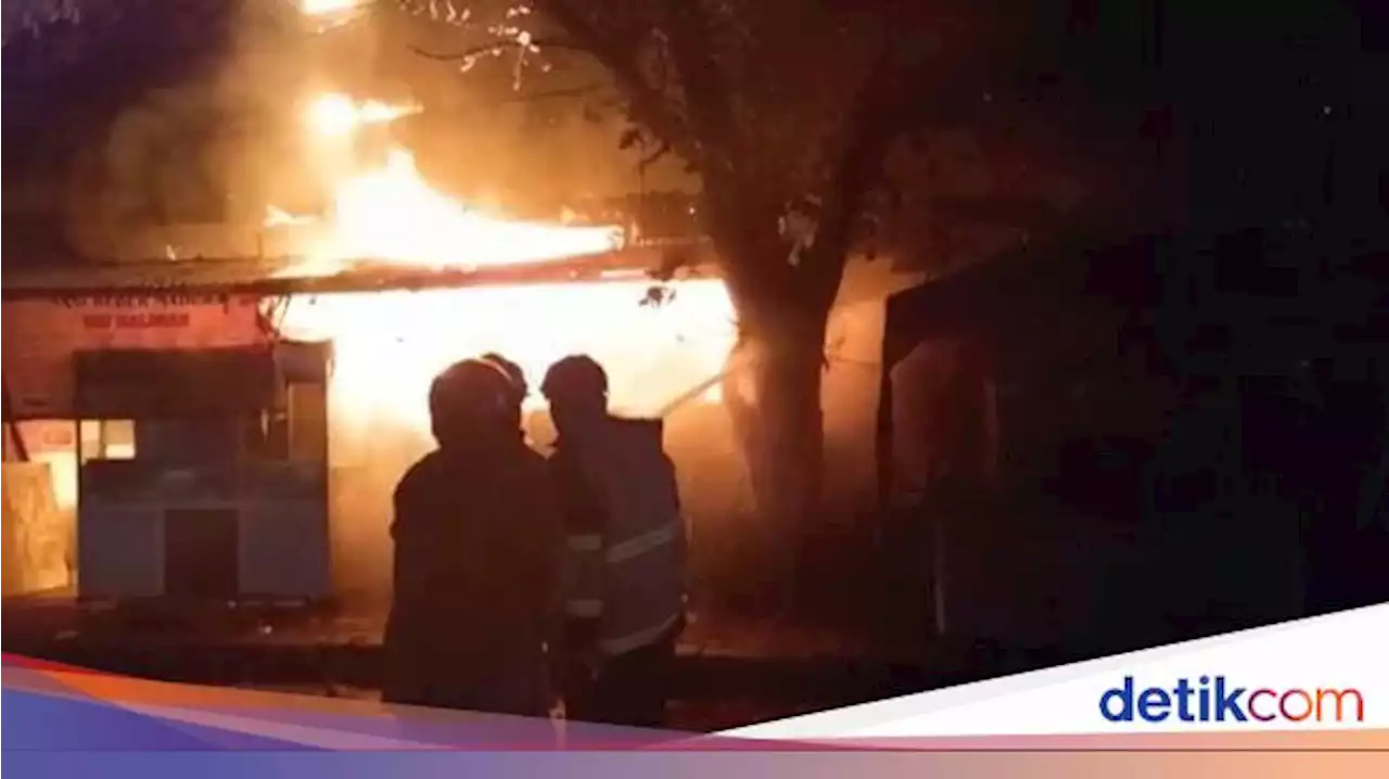 Diduga Korsleting Listrik, 3 Kios di Sukmajaya Depok Hangus Terbakar