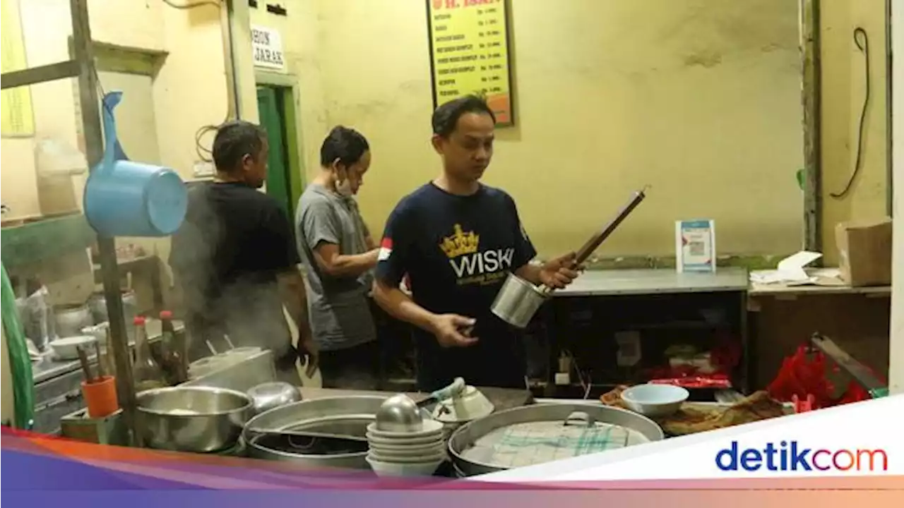 Batagor Legendaris Bandung Pilih Jaga Harga Saat Minyak Goreng Mahal