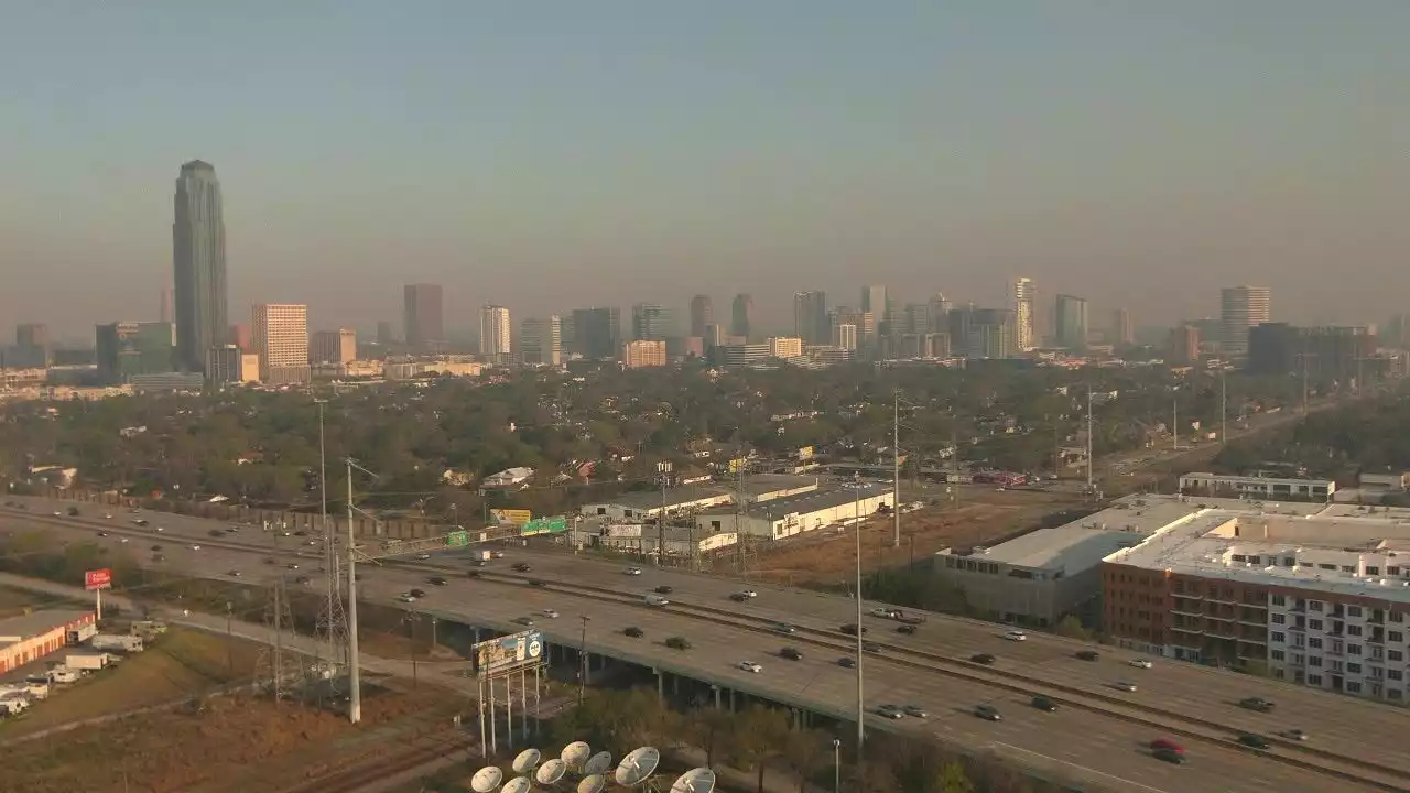 Smoky, hazy skies in Houston due to Texas wildfires