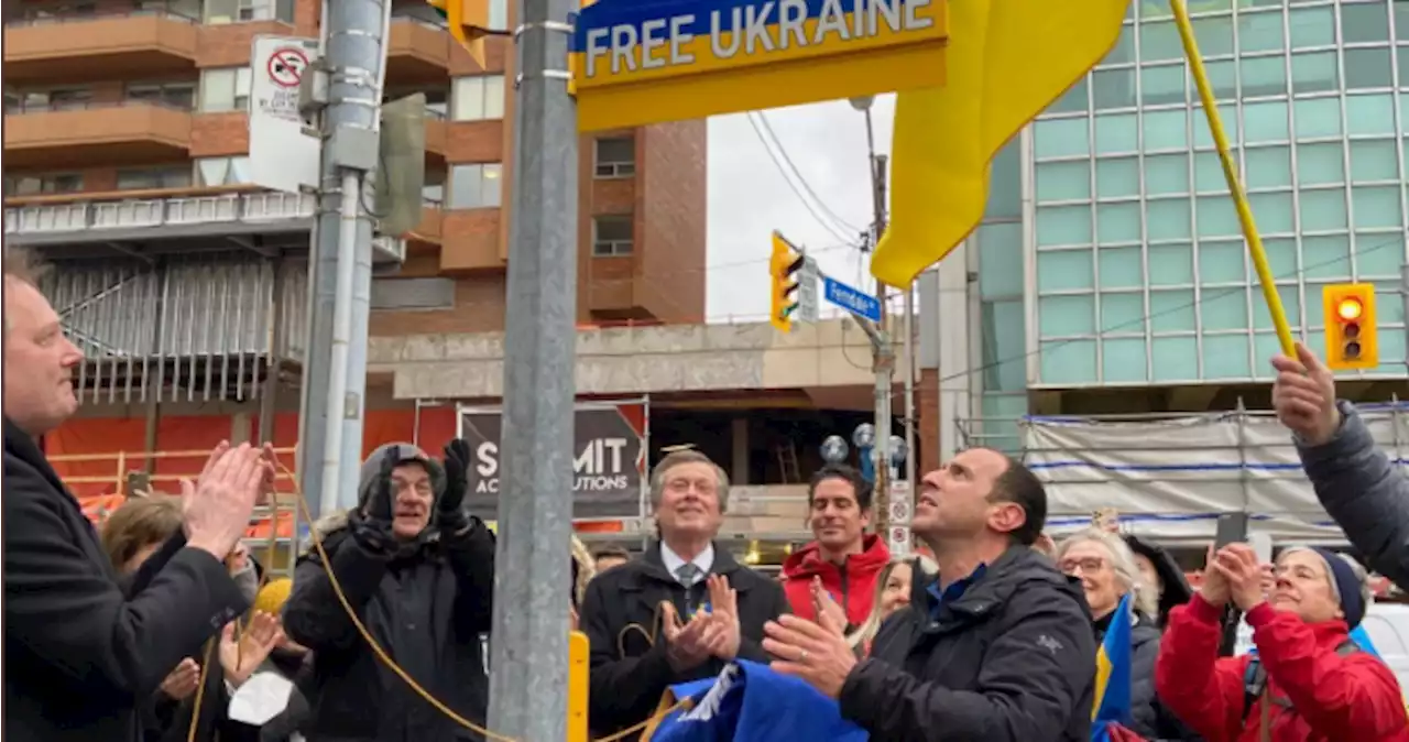 Toronto unveils ‘Free Ukraine’ signs in front of Russian consulate - Toronto | Globalnews.ca