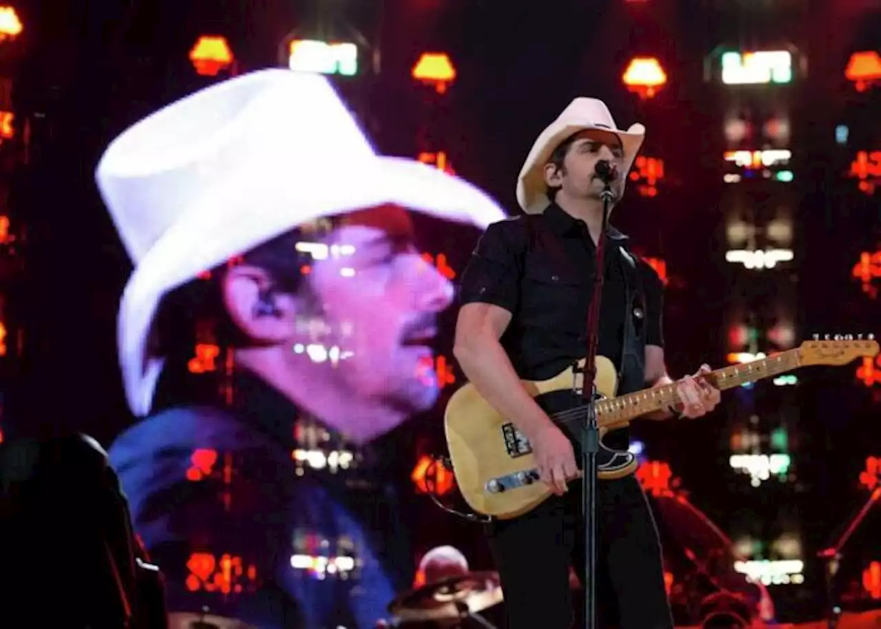 Rodeo Review: Brad Paisley honors Ukraine at 14 RodeoHouston show