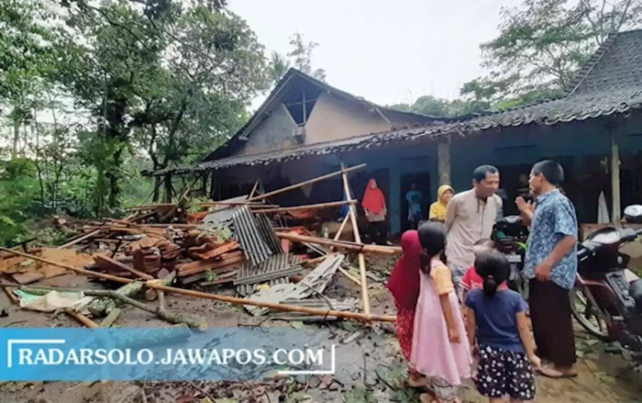 Diterjang Angin Kencang, 55 Rumah dan Tempat Ibadah di Desa Metuk Rusak